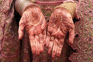 Kınaya Renk Veren Baharatlar ve Doğal İpuçları (Güncel Liste) - Kapak Görseli