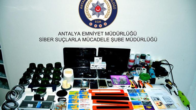 Kredi Kartı Müdürlüğü Hizmeti Sunan Bankalar ve Avantajları [2026] - Kapak Görseli