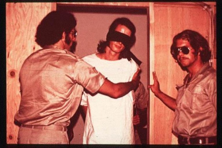 Stanford Hapishane Deneyindeki Ölüm Sayısı ve Gerçekler [2026] - Kapak Görseli