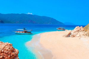 En Temiz Plajlarda Güvenle Tatil Yapmanın Kanıtlanmış Yaş Rehberi [2026] - Kapak Görseli